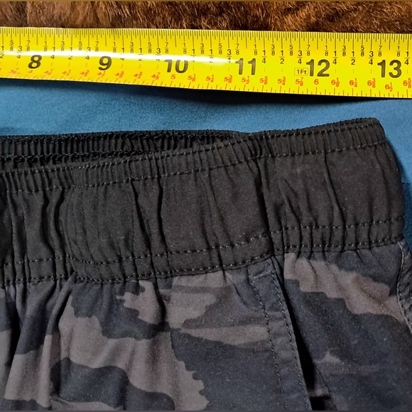 Vuori Men's Athletic Shorts in Black Camo Size S - Picture 3 of 4